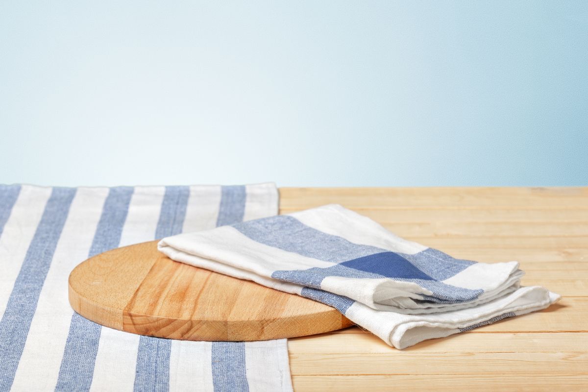 Blue-white cloth napkins on cutting board and table