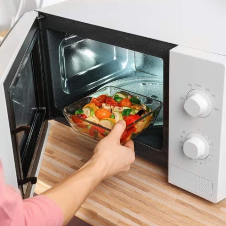 can you put a microwave oven on top of a fridge